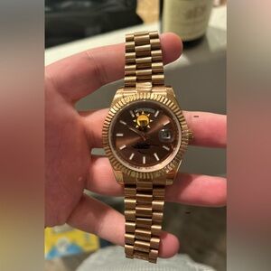 Elegant Gold and Brown Men's Watch